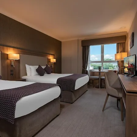 Hotel Clybaun 4*